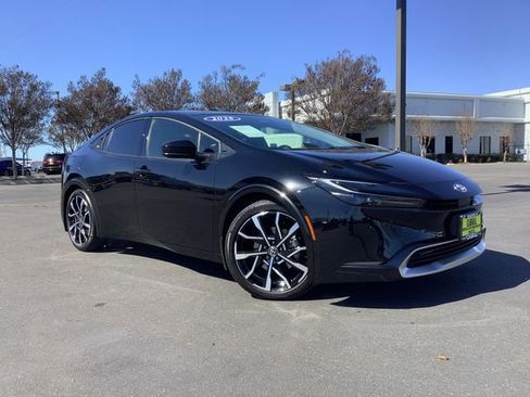 Used 2025 Toyota Prius Plug-In Hybrid image 2