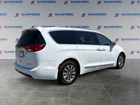 Used 2020 Chrysler Pacifica Limited w/ Advanced Safetytec Group FWD image 5