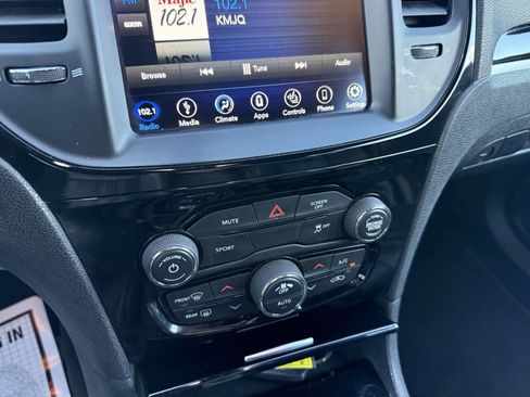 Used 2019 Chrysler 300 S RWD image 27