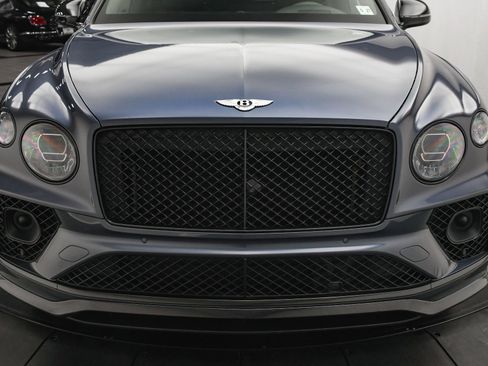 Used 2022 Bentley Bentayga image 29