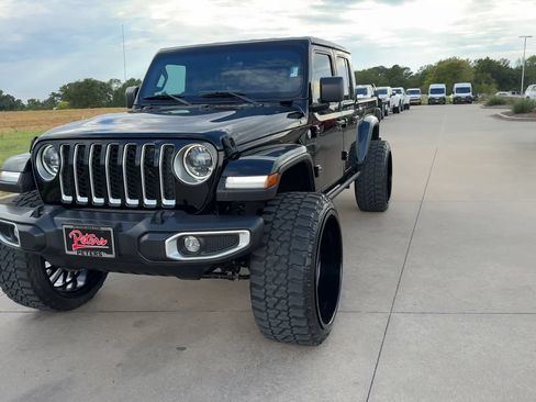 Used 2023 Jeep Gladiator Overland w/ Popular Equipment Package AWD/4WD image 3
