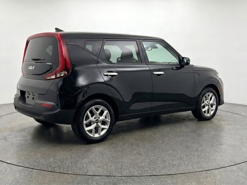 Used 2025 Kia Soul LX w/ LX Technology Package FWD image 9