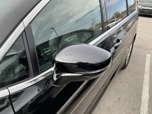 Used 2025 Chrysler Pacifica Select image 26