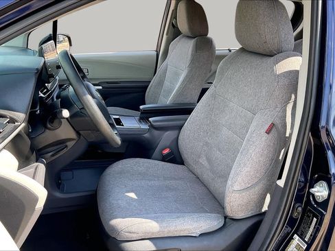 Used 2024 Toyota Sienna LE FWD image 8