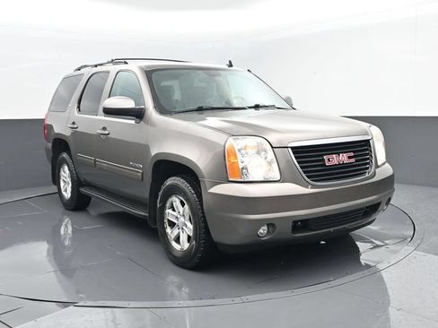 Used 2014 GMC Yukon SLT w/ SLT-2 Equipment Package AWD/4WD image 3