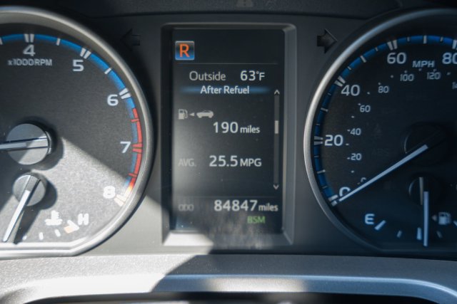 Used 2018 Toyota RAV4 XLE AWD/4WD image 39