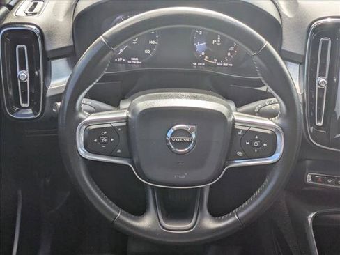 Used 2019 Volvo XC40 T5 Momentum image 13