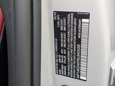 Certified 2025 Porsche Macan S AWD/4WD image 38