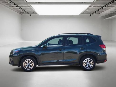 Used 2024 Subaru Forester Premium AWD/4WD image 2