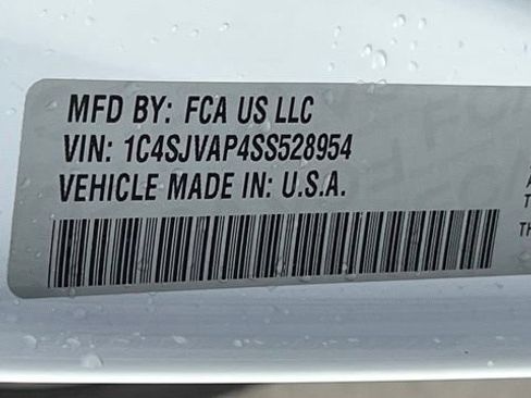 Used 2025 Jeep Wagoneer 4WD image 39