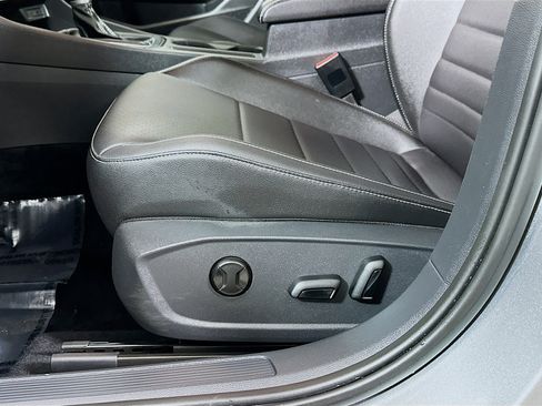 Used 2022 Volkswagen Jetta SE image 18