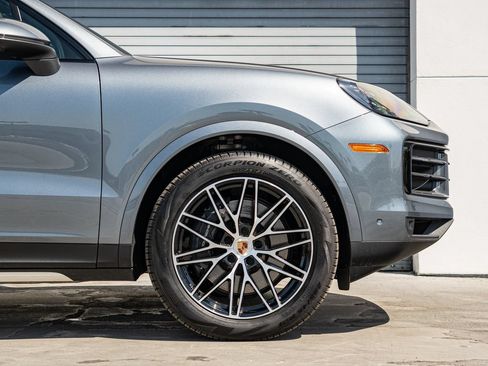 Certified 2026 Porsche Cayenne AWD/4WD image 24