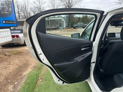 Used 2018 Toyota Yaris iA image 15