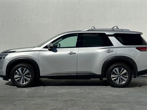 Certified 2024 Nissan Pathfinder SL image 8