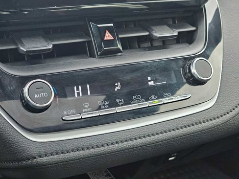 Used 2024 Toyota Corolla SE w/ SE Premium Package image 31