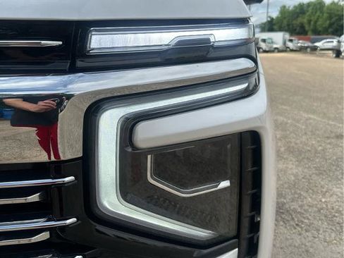 New 2025 Chevrolet Suburban Premier image 9