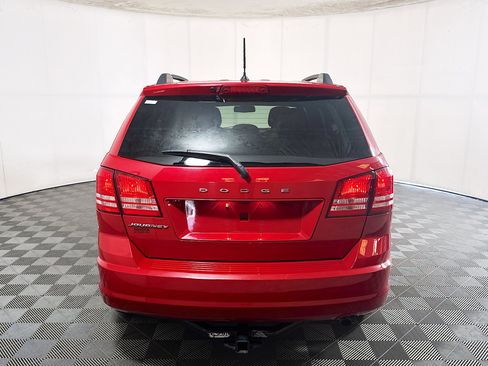 Used 2019 Dodge Journey SE FWD image 4