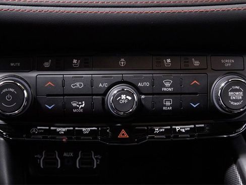 Used 2024 Dodge Durango GT image 31