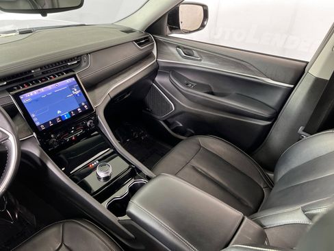 Used 2022 Jeep Grand Cherokee Limited image 23