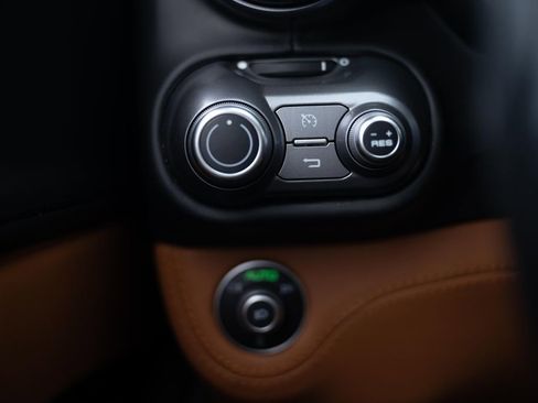 Certified 2019 Ferrari Portofino image 39