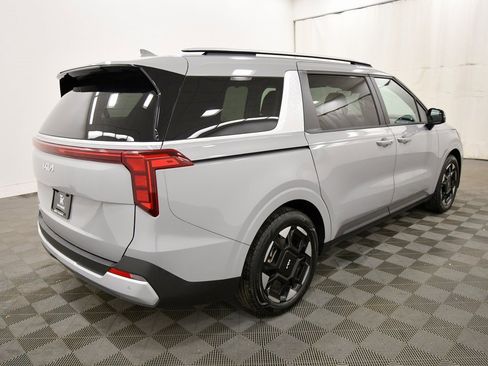Certified 2025 Kia Carnival EX image 8
