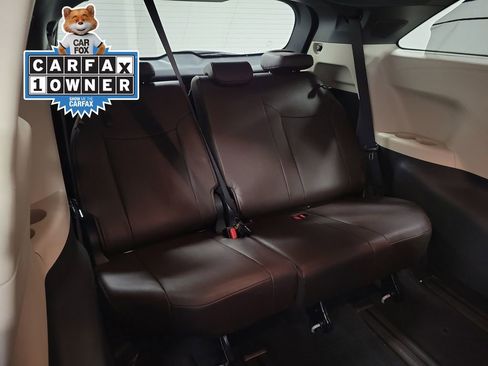 Used 2024 Toyota Sienna Platinum image 27
