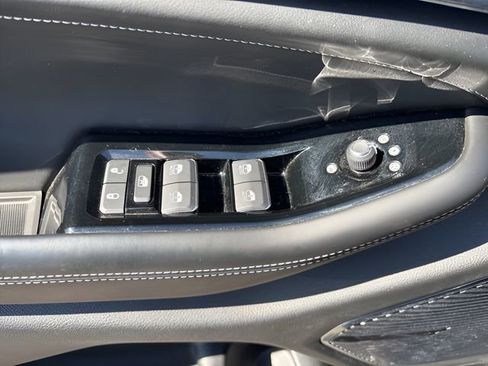 Used 2022 Jeep Grand Cherokee Overland AWD/4WD image 10