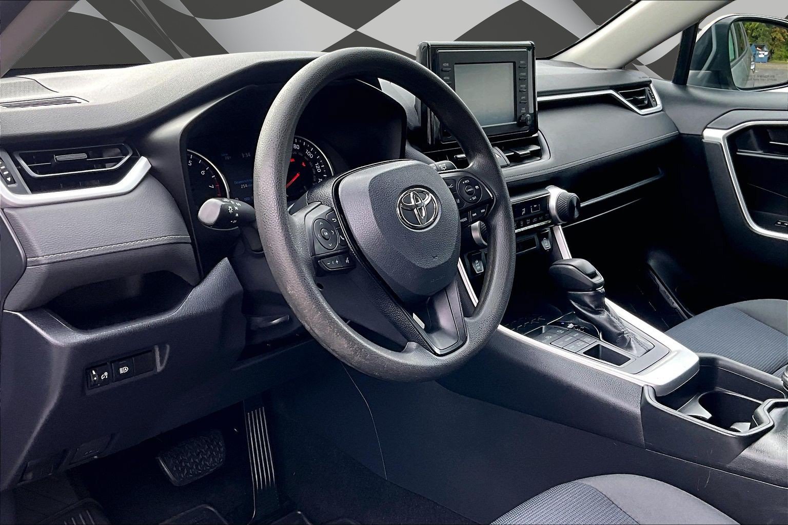 Used 2019 Toyota RAV4 LE AWD/4WD image 16