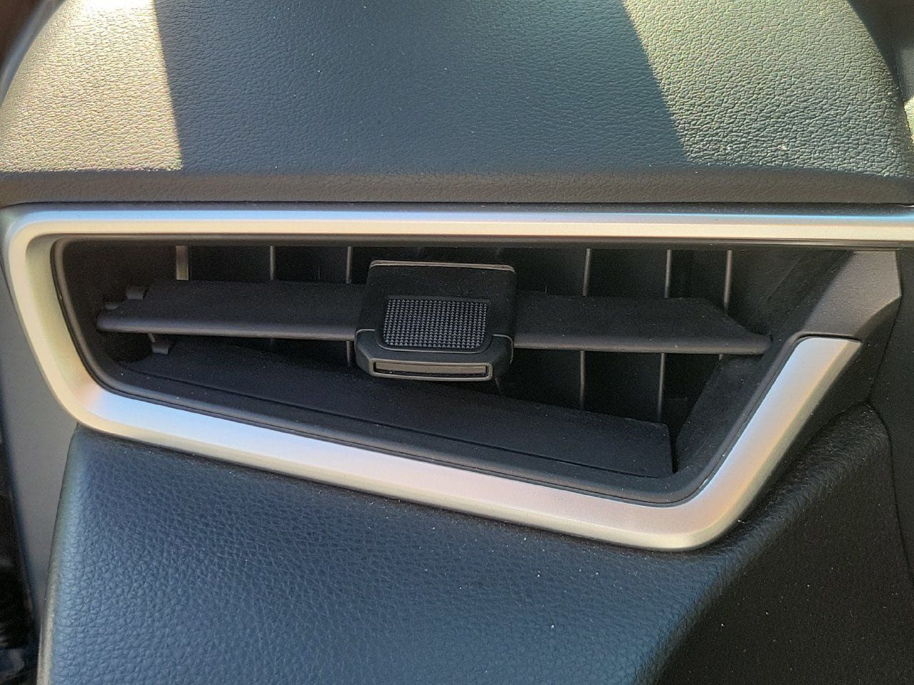 Used 2023 Toyota Corolla LE FWD image 31