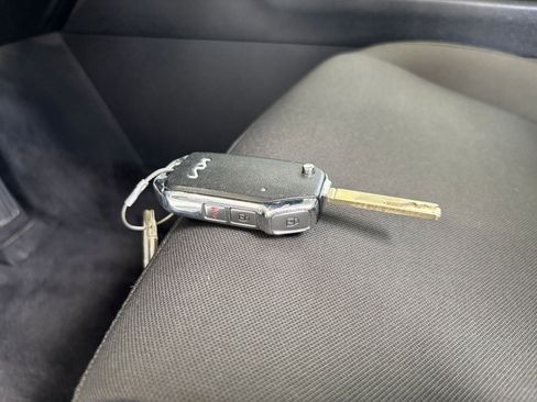 Used 2025 Kia Sportage LX FWD image 21