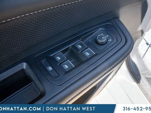 Used 2025 Volkswagen Atlas SE image 12