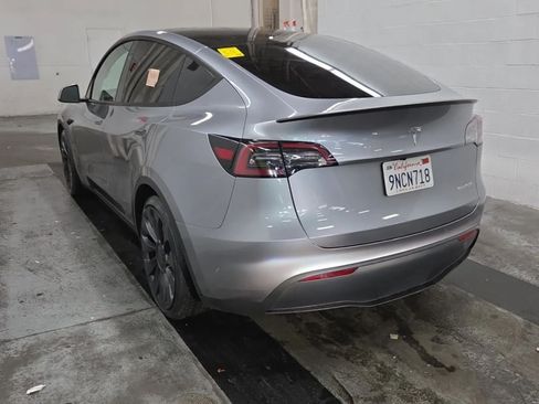 Used 2024 Tesla Model Y Performance AWD/4WD image 3