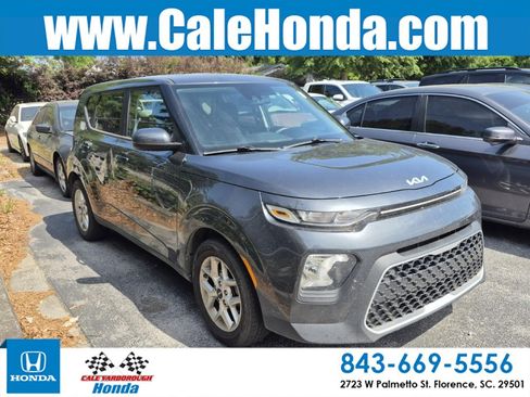 Used 2022 Kia Soul S FWD image 1
