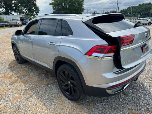 Used 2023 Volkswagen Atlas Cross Sport SE FWD image 19