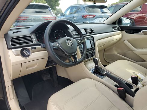 Used 2018 Volkswagen Passat 2.0T SE image 12