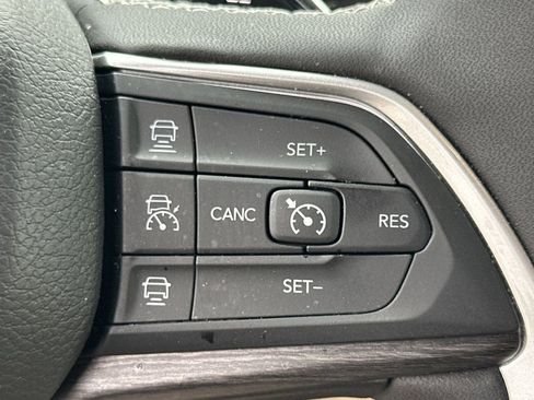 Used 2024 Jeep Grand Cherokee Limited image 28