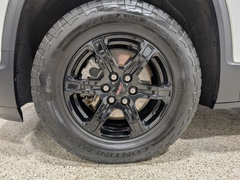 Used 2023 GMC Acadia AT4 w/ Technology Package image 9