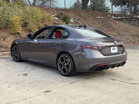 Used 2025 Alfa Romeo Giulia image 5