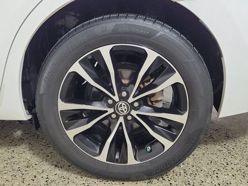 Used 2017 Toyota Corolla SE FWD image 8