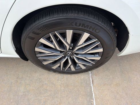 Used 2025 Nissan Altima 2.5 SV FWD image 9