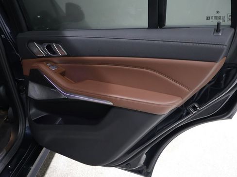 Used 2021 BMW X7 M50i image 23