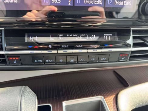 Used 2023 Toyota Sienna XLE image 30