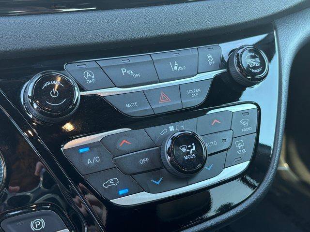 Used 2025 Chrysler Pacifica Select FWD image 29