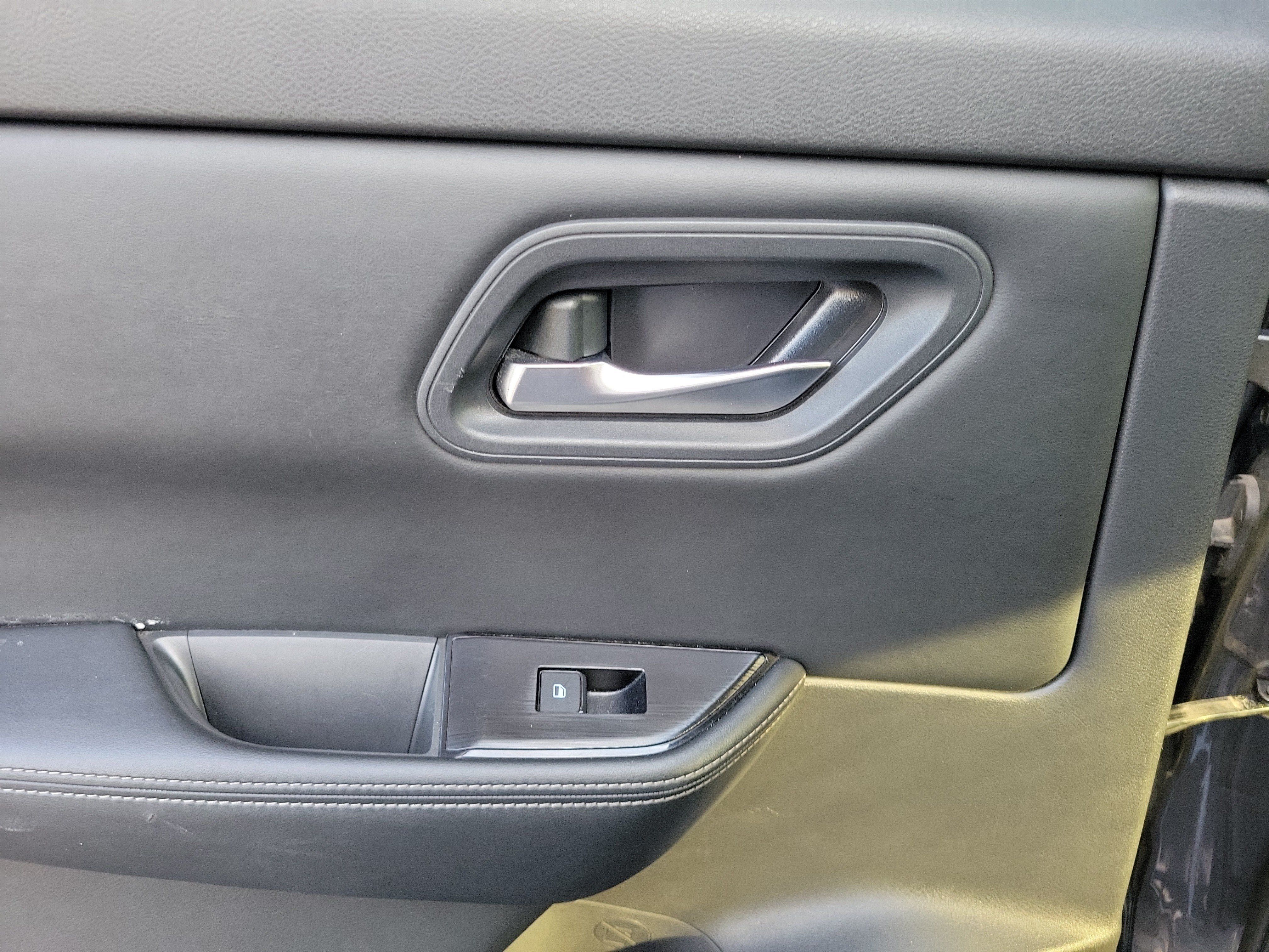 Used 2025 Nissan Rogue SV AWD/4WD image 12