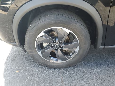 Certified 2024 Nissan Rogue SV image 4