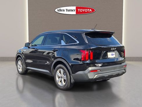 Used 2023 Kia Sorento LX FWD image 8
