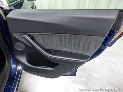 Used 2022 Tesla Model Y Long Range AWD/4WD image 40
