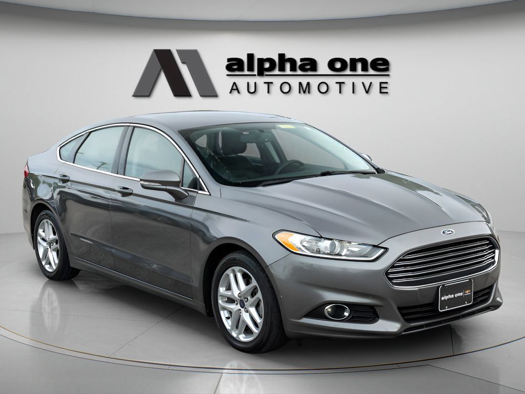 Used 2014 Ford Fusion SE w/ Equipment Group 202A FWD image 3