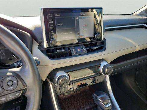 Used 2020 Toyota RAV4 Limited image 25
