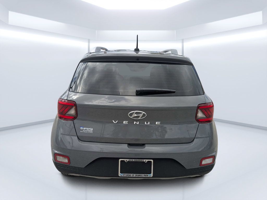 Used 2023 Hyundai Venue SEL FWD image 5